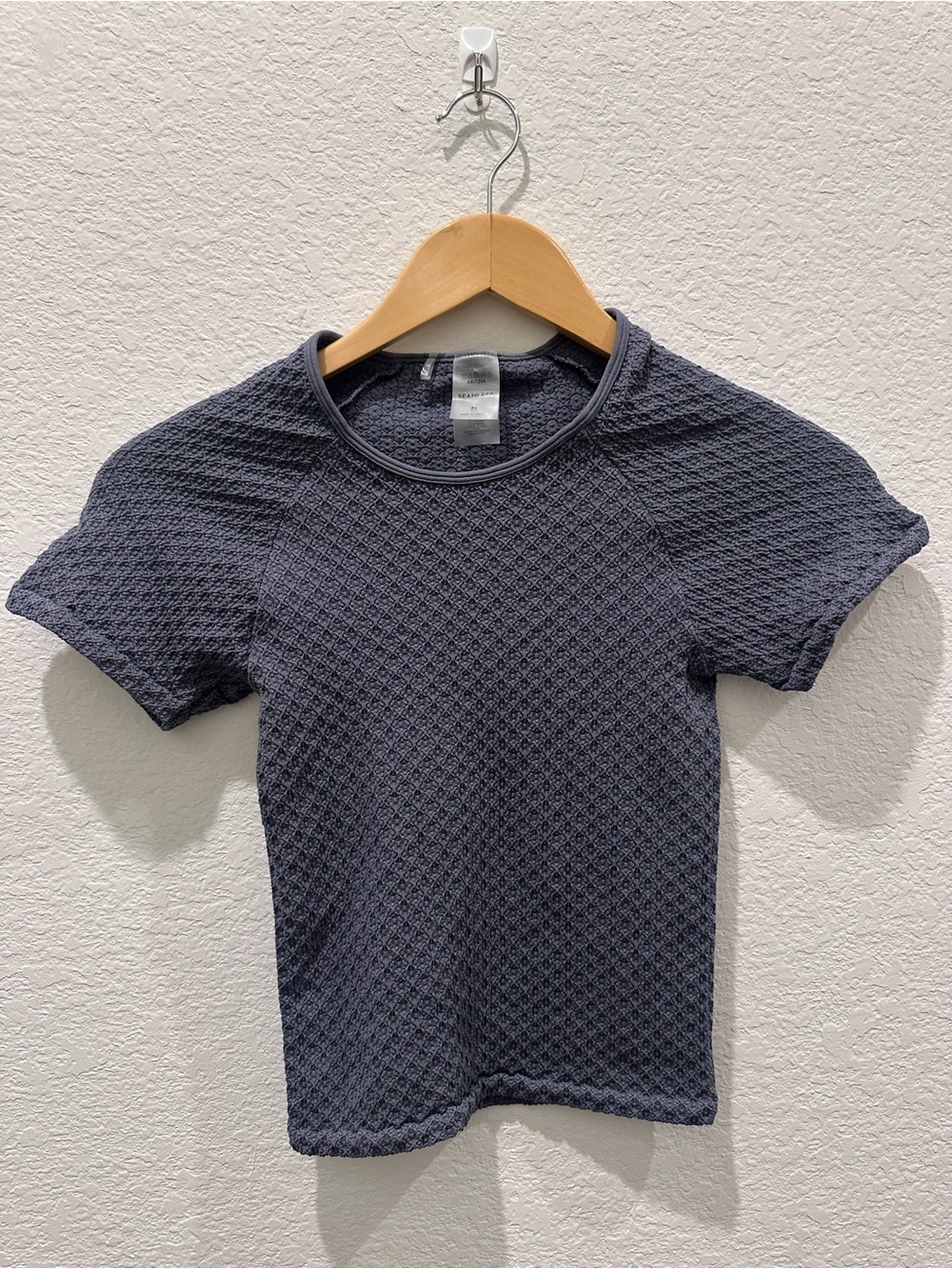 Aritzia Golden Seamless Pointelle Short Sleeve Top Blue Grey Crew Neck M 114714